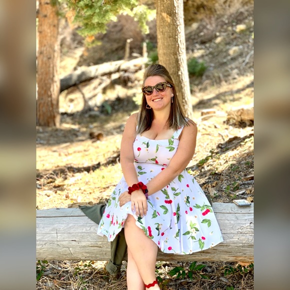 Meet your Posher! - Picture 3 of 3